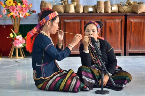 Nhạc cụ độc đáo của người Bru - Vân Kiều.