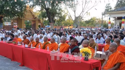 Các sư sãi tham dự Chương trình "Vui xuân đón Tết Chôl Chnăm Thmây " của đồng bào Khmer năm 2017. (Ảnh minh họa)