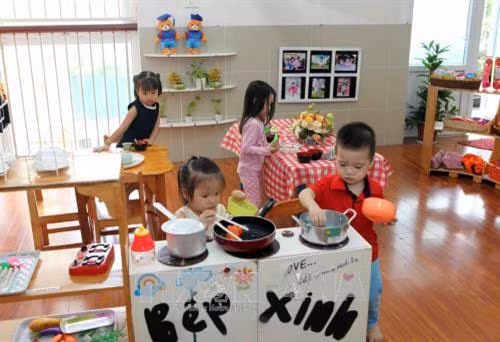 Một giờ học hoạt động góc của trẻ trường Mầm non Đô thị Sài Đồng. Ảnh: Quý Trung - TTXVN
