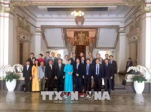 Các đại biểu chụp ảnh chung sau buổi tiếp. Ảnh: Thanh Vũ-TTXVN