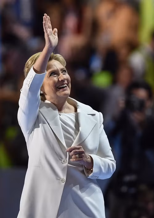 Trong ảnh (tư liệu): Ứng cử viên Tổng thống của đảng Dân chủ Hillary Clinton tại Đại hội đảng Dân chủ ở Philadelphia, Pennsylvania ngày 28/7. AFP/TTXVN
