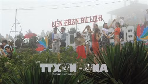 Liên hoan du lịch Mẫu Sơn năm 2018 thu hút nhiều khách du lịch. Ảnh: Quang Duy - TTXVN