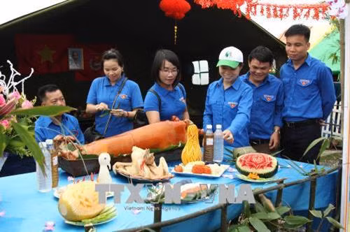 Gian trưng bày ẩm thực độc đáo. Ảnh: Quang Duy - TTXVN