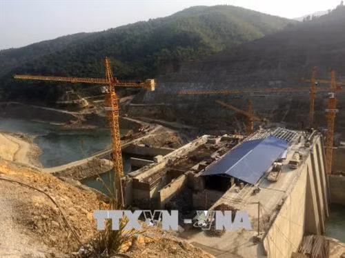 Dự án xây xựng nhà máy thủy điện Hồi Xuân thi công chậm tiến độ. Ảnh: Nguyễn Nam - TTXVN