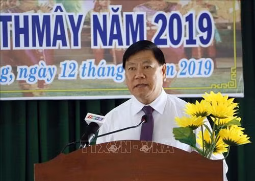 Bí thư Tỉnh ủy Vĩnh Long Trần Văn Rón phát biểu tại buổi họp mặt. Ảnh: Phạm Minh Tuấn - TTXVN