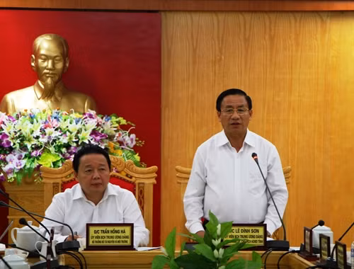 Ông Lê Đình Sơn, Bí thư Tỉnh ủy Hà Tĩnh phát biểu tại buổi làm việc. Ảnh: Hoàng Ngà – TTXVN