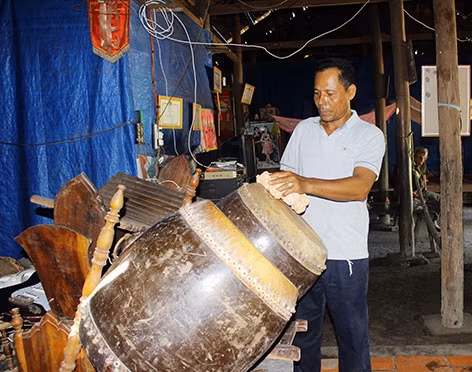Dàn nhạc ngũ âm của chùa Ô Chum Rứt Sa, ở xã Vị Thủy, nhiều năm qua “không cất tiếng”.