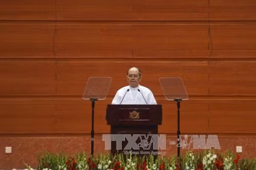 Tổng thống Thein Sein phát biểu tại phiên họp. AFP/TTXVN