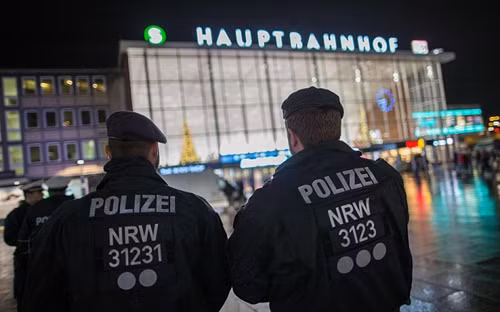 Người nhập cư ở Cologne, Đức bị tấn công trả thù ảnh 1