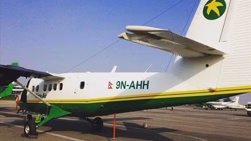 Trong ảnh (tư liệu): Máy bay Twin Otter 9N-AHH tại sân bay thủ đô Kathmandu. THX/ TTXVN