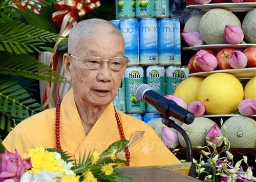 Hòa thượng Thích Trí Quảng, Phó Pháp chủ kiêm Giám luật Hộị đồng Chứng minh Giáo hội Phật giáo Việt Nam, Chủ tịch Hội đồng Trị sự Giáo hội Phật giáo Việt Nam Thành phố Hồ Chí Minh tuyên đọc Thông điệp Đại lễ Phật đản của Đại lão Hòa thượng Pháp chủ Giáo hội Phật giáo Việt Nam. Ảnh: Xuân Khu - TTXVN