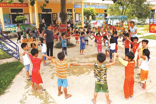 Huyện A Lưới đã được công nhận đạt chuẩn phổ cập giáo dục mầm non cho trẻ em 5 tuổi
