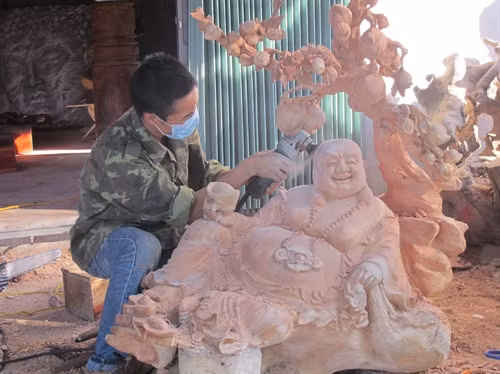 Xưởng điêu khắc Thanh Túc đã được nhiều khách hàng trong và ngoài tỉnh tìm đến và đặt hàng.