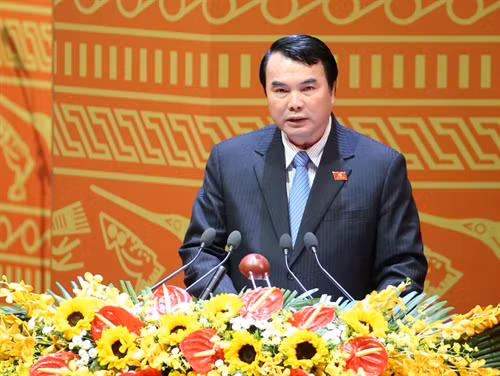 Đồng chí Phạm S, Tỉnh ủy viên, Phó Chủ tịch UBND tỉnh Lâm Đồng trình bày tham luận. Ảnh: TTXVN