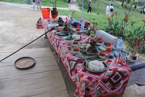 Mâm lễ trong lễ Cầu mưa