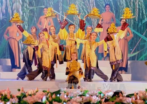 Một tiết mục múa chào mừng tại Lễ khai mạc. Ảnh: An Hiếu - TTXVN
