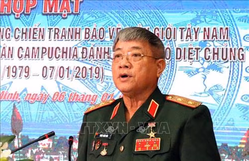 Trung tướng Triệu Xuân Hòa, Anh hùng Lực lượng vũ trang nhân dân, nguyên Tư lệnh Quân khu 7 phát biểu tại buổi Họp mặt. Ảnh: Xuân Khu-TTXVN