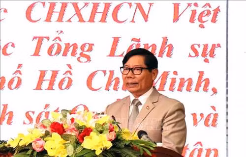 Ông Im Hen, Tổng lãnh sự Campuchia tại Thành phố Hồ Chí Minh phát biểu tại buổi họp mặt. Ảnh: Xuân Khu-TTXVN