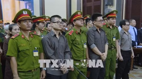 Các bị cáo tại phiên tòa ngày 21/8/2018. Ảnh: Thành Chung – TTXVN