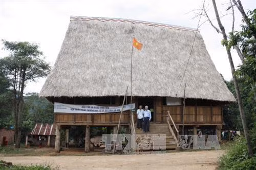Nhà Rông làng Đăk Trăm, xã Đăk Trăm, huyện Đắk Tô, tỉnh Kon Tum, được làm mới từ tiền chi trả dịch vụ bảo vệ môi trường rừng. Ảnh: Hồng Điệp – TTXVN