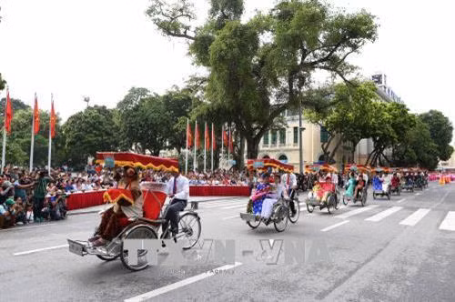 Trình diễn tiết mục múa hoa sen tại buổi lễ. Ảnh: Thành Đạt – TTXVN Trình diễn đám cưới truyền thống người Hà Nội. Ảnh: Thành Đạt – TTXVN Các đoàn tham gia trình diễn tại Lễ hội. Ảnh: Thành Đạt – TTXVN