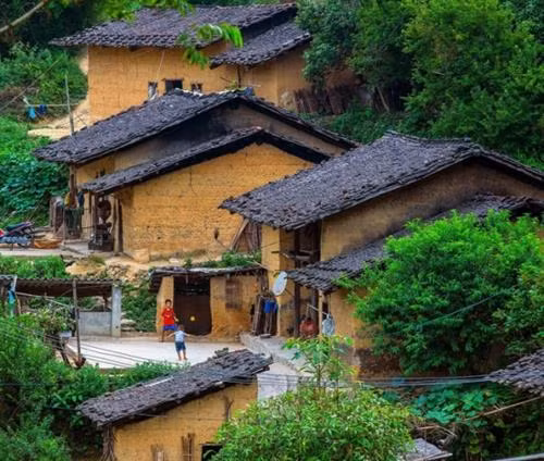 Vẻ đẹp cổ kính của những ngôi nhà trình tưởng.