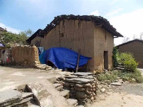 Một ngôi nhà trình tưởng bỏ hoang.