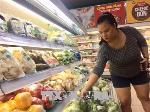 Nhóm hàng ăn và dịch vụ ăn uống, mặt hàng lương thực tăng 0,44% trong tháng 4/2018. Ảnh: Anh Tuấn – TTXVN