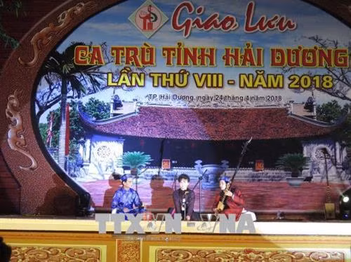 Tiết mục của câu lạc bộ ca trù xã Dân Chủ, huyện Tứ Kỳ, tỉnh Hải Dương. Ảnh: Mạnh Minh- TTXVN
