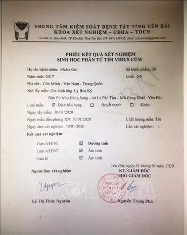 Kết quả xét nghiệm của 1 trong 3 bệnh nhân tại Trung tâm Kiểm soát bệnh tật tỉnh Yên Bái. Cả 3 bệnh nhân đều dương tính với cúm A/H1N1 (là virus gây bệnh cúm mùa thông thường), âm tính với cúm A/H3N2 và cúm B. Ảnh: Đức Tưởng - TTXVN