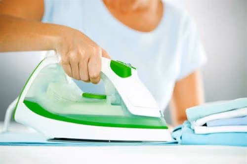 Mẹo gỡ kẹo cao su dính trên quần áo, giày dép cực nhanh bằng vài bước đơn giản ảnh 2