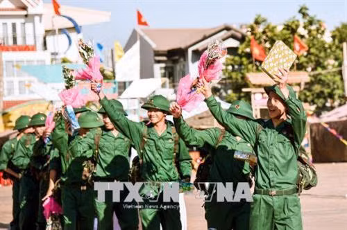 Thanh niên Bình Thuận lên đường bảo vệ tổ quốc. Ảnh: Nguyễn Thanh - TTXVN