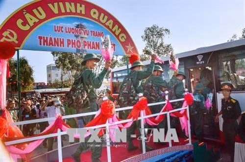 Thanh niên Bình Thuận lên đường bảo vệ tổ quốc. Ảnh: Nguyễn Thanh - TTXVN