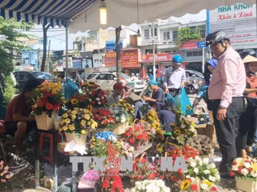 Đa dạng mẫu hoa tươi phục vụ dịp 8/3 đã giới thiệu ra thị trường. Ảnh: Mỹ Phương-TTXVN