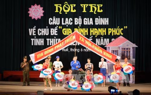 Phần thi tiểu phẩm của các Câu lạc bộ. Ảnh: Hồ Cầu - TTXVN