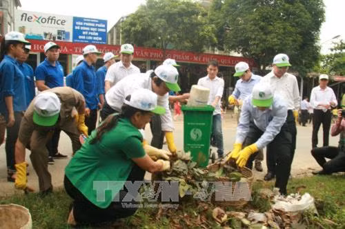 Chung tay bảo vệ môi trường. Ảnh Vũ Thị Hà - TTXVN