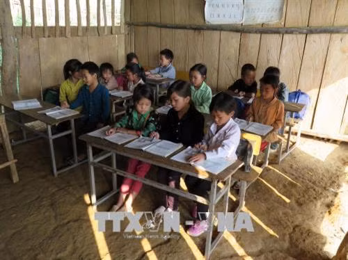 Giờ học của thầy trò điểm trường tiểu học Nậm Ún, xã Mường Bám. Ảnh: Hữu Quyết - TTXVN