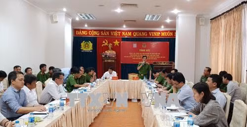 Đoàn liên ngành họp tổng kết, đánh giá kết quả đợt kiểm tra. Ảnh: Thành Chung - TTXVN