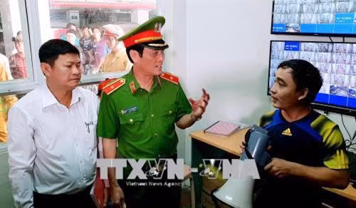 Đoàn công tác liên ngành kiểm tra thực tế tại các chung cư trên địa bàn Thành phố Hồ Chí Minh. Ảnh: Thành Chung – TTXVN