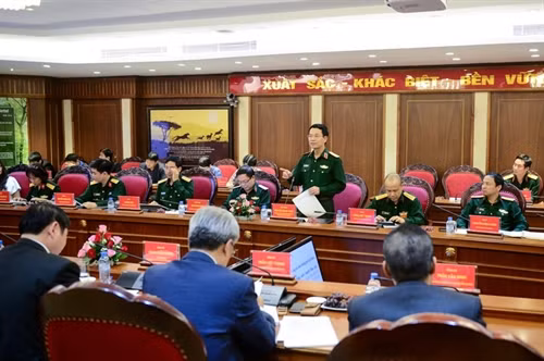 Thiếu tướng Nguyễn Mạnh Hùng báo cáo về hoạt động của Viettel thời gian qua. Ảnh: Bộ KH&CN