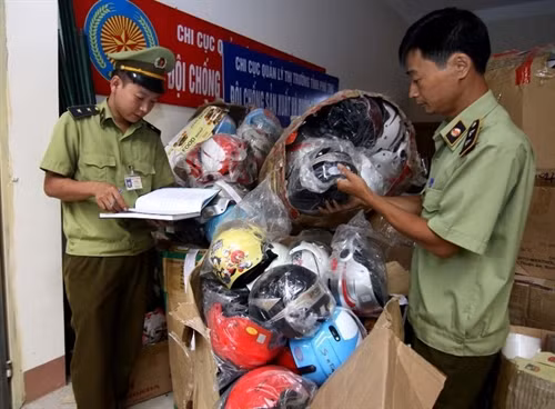 Nghị định số 87/2016/NĐ-CP sẽ tạo cơ hội cho người tiêu dùng sử dụng mũ bảo hiểm đạt quy chuẩn. Ảnh: TĐC