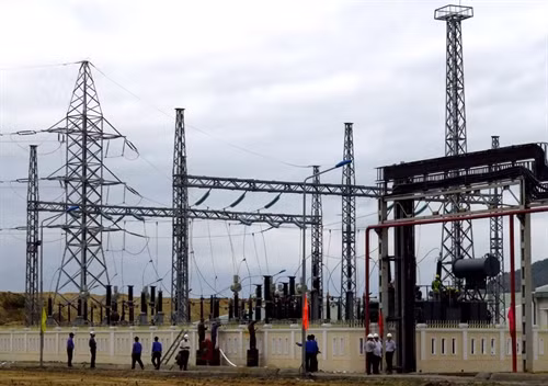 Trạm biến áp 110 KV của nhà máy. Thế Lập- TTXVN.