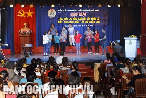 Quang cảnh một buổi họp mặt, giao lưu công nhân lao động người dân tộc thiểu số nhân "Tháng công nhân". Ảnh: Hoàng Hải