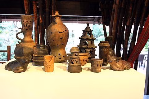 Sản phẩm gốm Chu Ru.