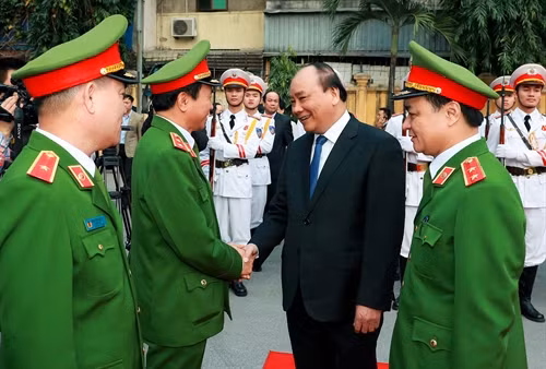 Thủ tướng Nguyễn Xuân Phúc với các tướng lĩnh, sỹ quan Bộ Tư lệnh Cảnh sát cơ động. Ảnh:Thống Nhất-TTXVN