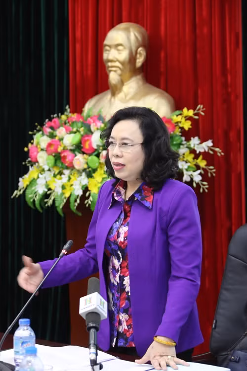 Phó Bí thư Thường trực Thành ủy Hà Nội Ngô Thị Thanh Hằng đề nghị huyện Gia Lâm cần tập trung nguồn lực đầu tư, quyết tâm đưa huyện Gia Lâm đạt chuẩn NTM trong năm 2017.