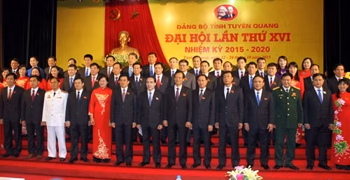 Ban chấp hành Đảng bộ tỉnh Tuyên Quang khóa XVI ra mắt Đại hội. Ảnh: Quang Đán- TTXVN