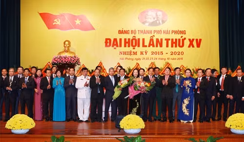 Ra mắt Ban Chấp hành Đảng bộ thành phố Hải Phòng khóa XV. Ảnh: Lâm Khánh- TTXVN