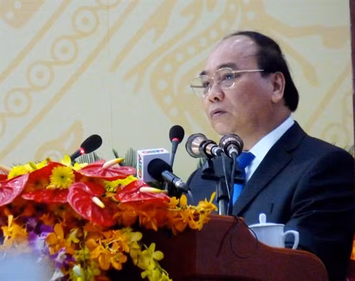 Đồng chí Nguyễn Xuân Phúc, Ủy viên Bộ Chính trị, Phó Thủ tướng Chính phủ phát biểu chỉ đạo Đại hội. Ảnh: Mạnh Thành- TTXVN