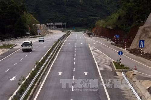 Một đoạn đường cao tốc thuộc địa phận tỉnh Lào Cai. Ảnh: Huy Hùng – TTXVN